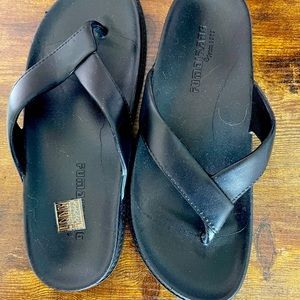 Leather flip flops